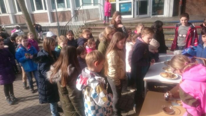 Waffelverkauf der Klasse 4a (23.03.2018)